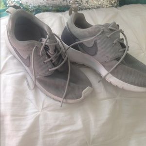 Girls Nike Roshee Sz 4.5